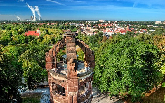 Bismarckturm mit Sicht auf Spremberg, Foto: Rainer Weisflog