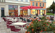 Terrasse vor dem Eiscafé, Foto: Eiscafé Venezia &quot;Piazza&quot;
