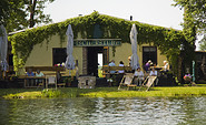 Blick vom See auf die Fischerstube, Foto: Fischerstube Stolzenhagen