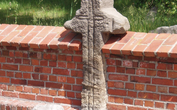 Sühnekreuze auf dem Wellmitzer Friedhof, Foto: Besucherinformation Neuzelle