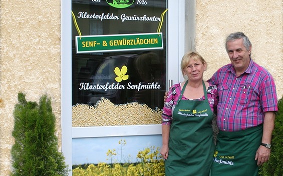 M. Trautmann und R. Fell begrüßen die Gäste, Foto: Klosterfelder Senfmühle