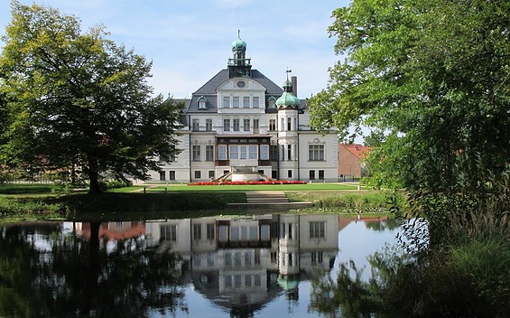 Schloss und Park Uebigau
