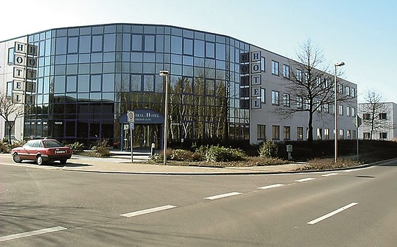 Frontansicht Central-Hotel, Foto: Birgit Ribbe