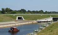 Koschener Kanal mit einem Floß © Dana Hüttner