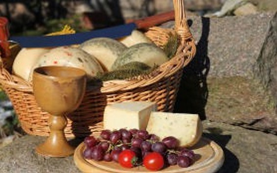 Schnittkäse der variantenreiche Klassiker, Foto: Milchmädels Milchschafhof Luisenfelde