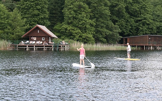Stand Up Paddeln am Hotel Döllnsee-Schorfheide, SUP