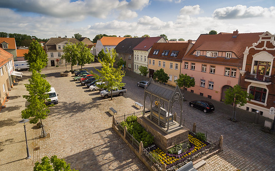 Königin-Luise-Denkmal auf dem Schinkelplatz in Gransee, Foto: RegioNord