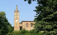 Kirche Petzow mit Aussichtsturm, Foto: Christine Berger GmbH &amp; Co. KG