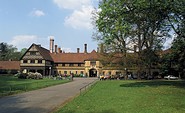 Schloss Cecilienhof im Sommer © SPSG/ Roland Handrick