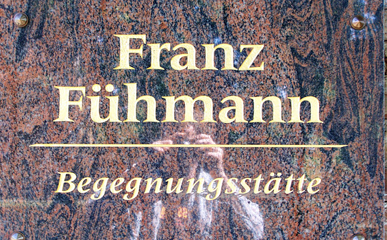 Franz Fühmann Gedenktafel in Märkisch Buchholz, Foto: Tourismusverband Dahme-Seen e.V.