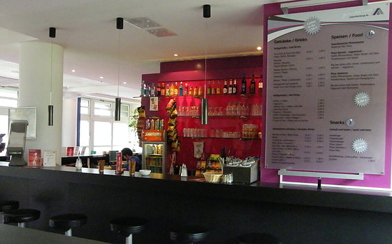 24h Snacks, kalte und warme Getränke