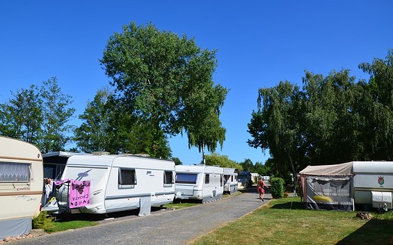 Wohnmobilstellplatz im Elster Erholungsgebiet "Kiebitz" © Erholungsgebiet Kiebitz/Sabine Blüthgen