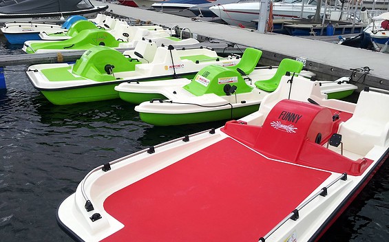 Tretbootvermietung am Stadthafen Senftenberg, Foto: Voigt Marine