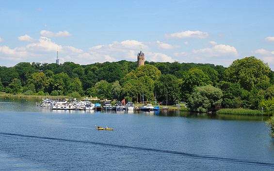 Potsdamer Seesportclub e.V. - unterhalb des Flatowturms und des Schlossparks Babelsberg - © Christin Drühl