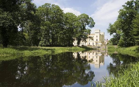 Blick auf das Schloss Steinhöfel, Foto: TMB-Fotoarchiv/Paul Hahn