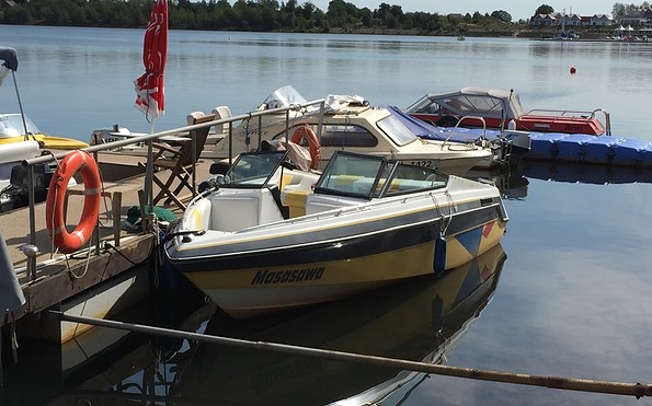 Motorboot von Cruiser Craft am Geierswalder See