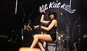 Cassandra Emilienne als Sally Bowles, Foto: Steffen Rasche, Lizenz: neue Bühne Senftenberg