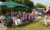 Der Musikverein Müllrose e.V. spielt am Oder-Spree-Kanal, Foto: Lutz Boltz, Lizenz: Haus des Gastes Müllrose