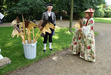 Schloss Königs Wusterhausen: Spielen wie die Königskinder – Historische Spiele im Schlossgarten