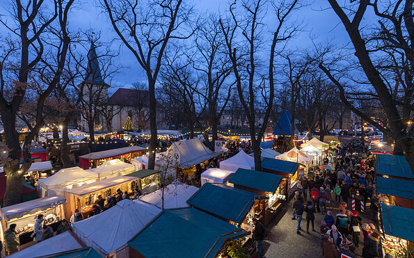 Böhmischer Weihnachtsmarkt auf dem Weberplatz Babelsberg, Foto: Andrè Stiebitz, Lizenz: PMSG Potsdam Marketing und Service GmbH