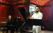 Duo &quot;Jerusafrin&quot; mit Walid Habash (Syrien, Gesang) und Ittai Rosenbaum (Israel, Klavier), Foto: Marion Schuster, Lizenz: Brassens in Basdorf e. V.