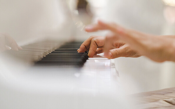 Klavier, Foto: Engin Akyurt / Pixabay, Lizenz: Pixabay