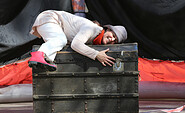 Marianna Linden als Taube in An der Arche um Acht, Foto: Holger Schibilski, Lizenz: Theater Poetenpack