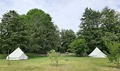 Zelte auf Insel, Foto: Y.Krüger, Lizenz: Tourist-Information Lindow (Mark)