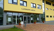 Eingangsbereich der Landkost-Arena, Foto: Petra Förster, Lizenz: Tourismusverband Dahme-Seenland e.V.