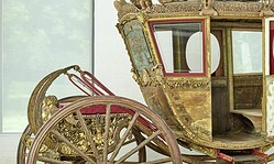 Schlossremise Paretz: Goldene Wagen und stolze Pferde
