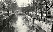 Der teilweise bereits zugeschüttete Stadtkanal in der Heinrich-Rau-Allee [Am Kanal], 15.2.1961, Foto: Werner Taag, Lizenz: © Potsdam Museum - Forum für Kunst und Geschichte
