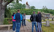 Besuchergruppe an der Gedenkstätte Museum Seelower Höhen, Foto: Klaus Ahrendt, Lizenz: Klaus Ahrendt