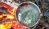 Kochen auf dem Feuer, Foto: Joerg Husemann, Lizenz: Wolf und Waldkauz gGmbH