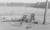 Gefallener Wachturm am Ufer Park Babelsberg, Foto: Peter Rohn, 11.11.1989, Lizenz: SPSG