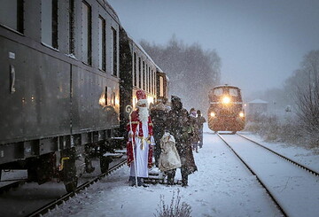 Nikolausfahrt mit dem Traditionszug