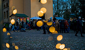 Marktstände vor der Temnitzkirche, Foto: Jannika Olesch, Lizenz: Jannika Olesch