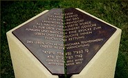 Erinnerungsstele von Manfred Stenzel aus dem Jahr 1997 , Foto: Landkreis Teltow-Fläming, Lizenz: Landkreis Teltow-Fläming