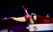 Handstand Akrobatin Olga aus Griechenland , Foto: Heidi Spindler