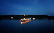Schiffskorso vor dem Schloss Babelsberg, Foto: Jens Schröder, Lizenz: Weisse Flotte Potsdam GmbH