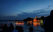 Illuminierte Heilandskirche in Sacrow, Foto: Jens Schröder, Lizenz: Weisse Flotte Potsdam GmbH