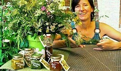 Kräuterwerkstatt „Grüne Hausapotheke“ - Kurs mit Sammeln und Kochen!