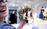 Kraut und Blüte Kranzbinden2, Foto: Alex Schirmer, Lizenz: Anne Hartmann