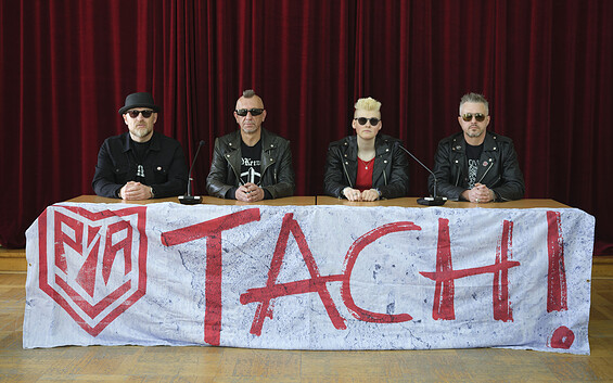 Pia United - Tach!