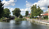 Stadtgarten Zehdenick an der Schleuse, Foto: Elisabeth Kluge, Lizenz: Tourist-Information Zehdenick