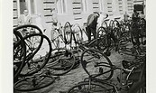 Albert Hennig, Parkplatz vor dem Arbeitsamt in der Gerberstraße, 1932, Fotografie, Foto: Albert Hennig, Lizenz: Nachlass Albert Hennig