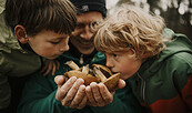 Pilzwanderung, Foto: Malte Jäger, Lizenz: Tourismusverband Dahme-Seenland e.V.