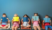 Kinder lesen, Foto: Canva, Lizenz: Canva