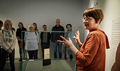 Führung durch die Ausstellung, Foto: Gordon Welters