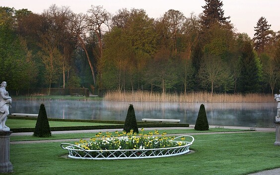 Lustgarten Rheinsberg: Durch Schloss und Garten im Sommer: Flora – Wild und gepflegt, aber auf jeden Fall schön