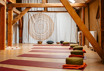 3 Tage Yoga-Retreat „Root to Rise“ mit Stella und Isa